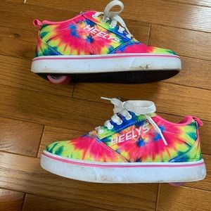 Heelys Pro 20 Youth Size 4 Tie Dye